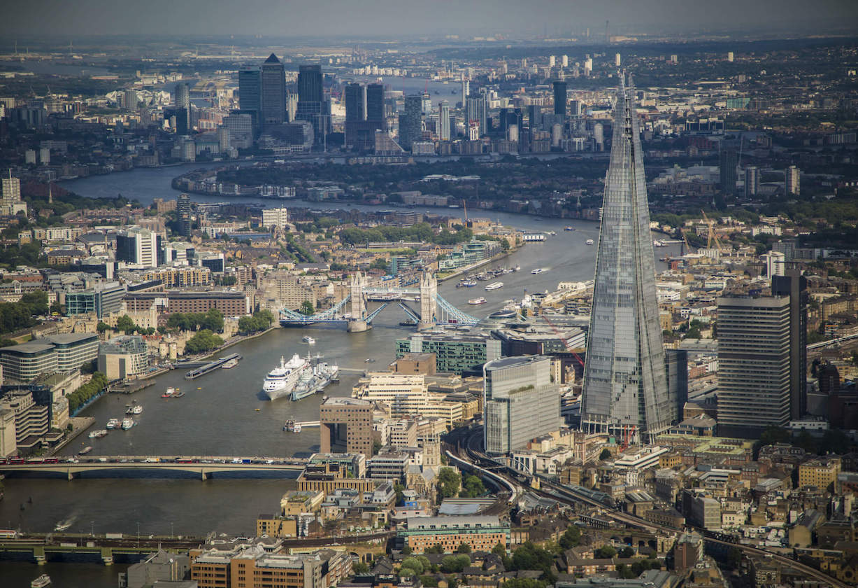 London helicopter sightseeing from Redcroft Fields